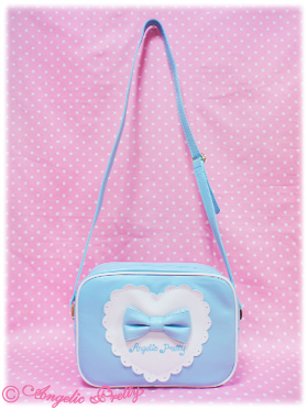 This little handbag has a sweet heart with a bow. Who wouldn't love it?